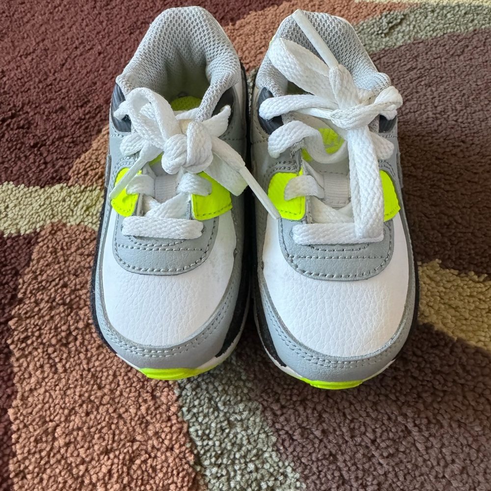 NIKE Toddler airmax 90 size 5